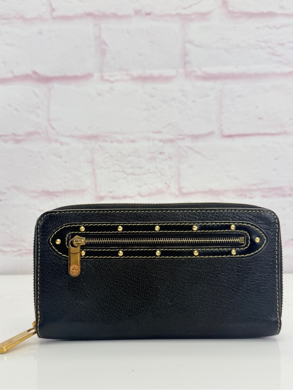 Louis Vuitton Black Suhali Leather Zippy Wallet
